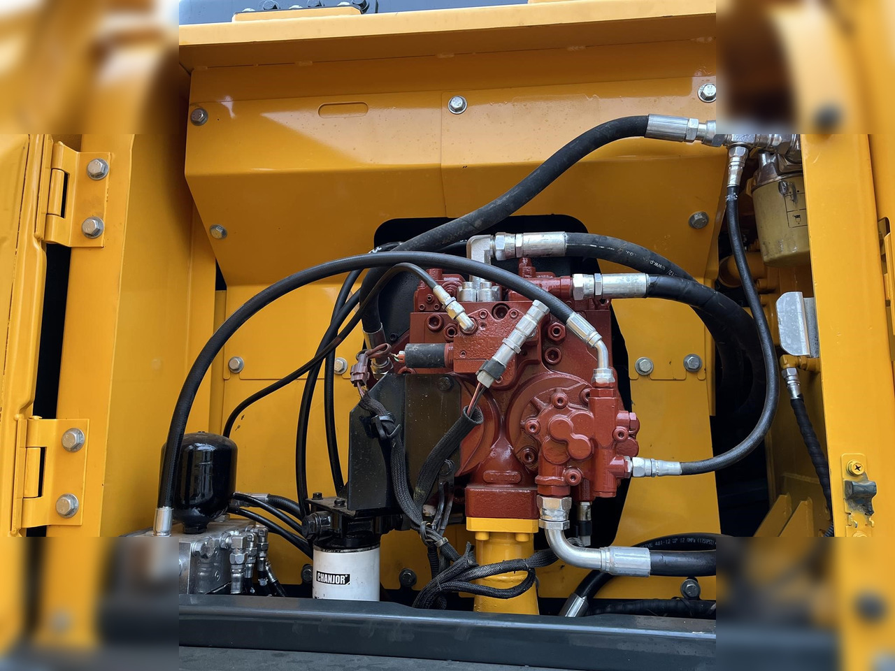 HYUNDAI ROBEX 210W-9 - Pelle sur pneus: photos 5 HYUNDAI ROBEX 210W-9 - Pelle sur pneus: photos 5