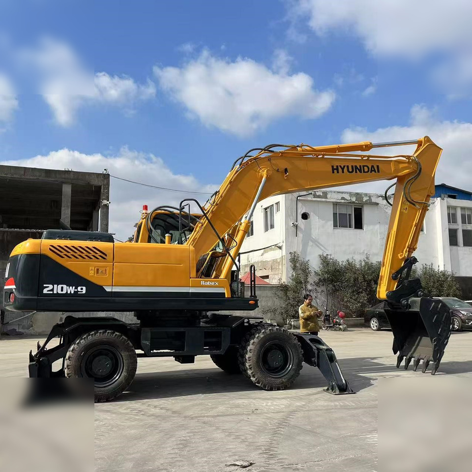 HYUNDAI ROBEX 210W-9 - Pelle sur pneus: photos 3 HYUNDAI ROBEX 210W-9 - Pelle sur pneus: photos 3