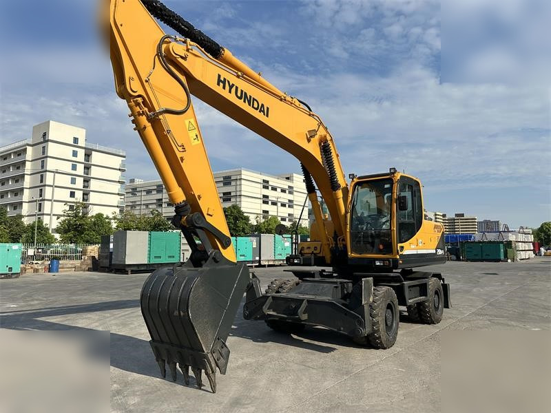 HYUNDAI ROBEX 210W-9 - Pelle sur pneus: photos 4 HYUNDAI ROBEX 210W-9 - Pelle sur pneus: photos 4