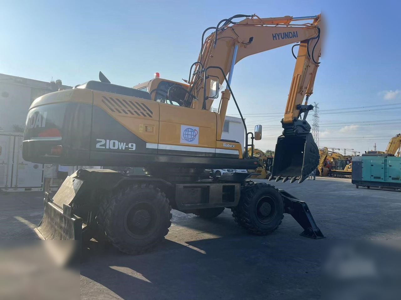 HYUNDAI ROBEX 210W-9 - Pelle sur pneus: photos 2 HYUNDAI ROBEX 210W-9 - Pelle sur pneus: photos 2