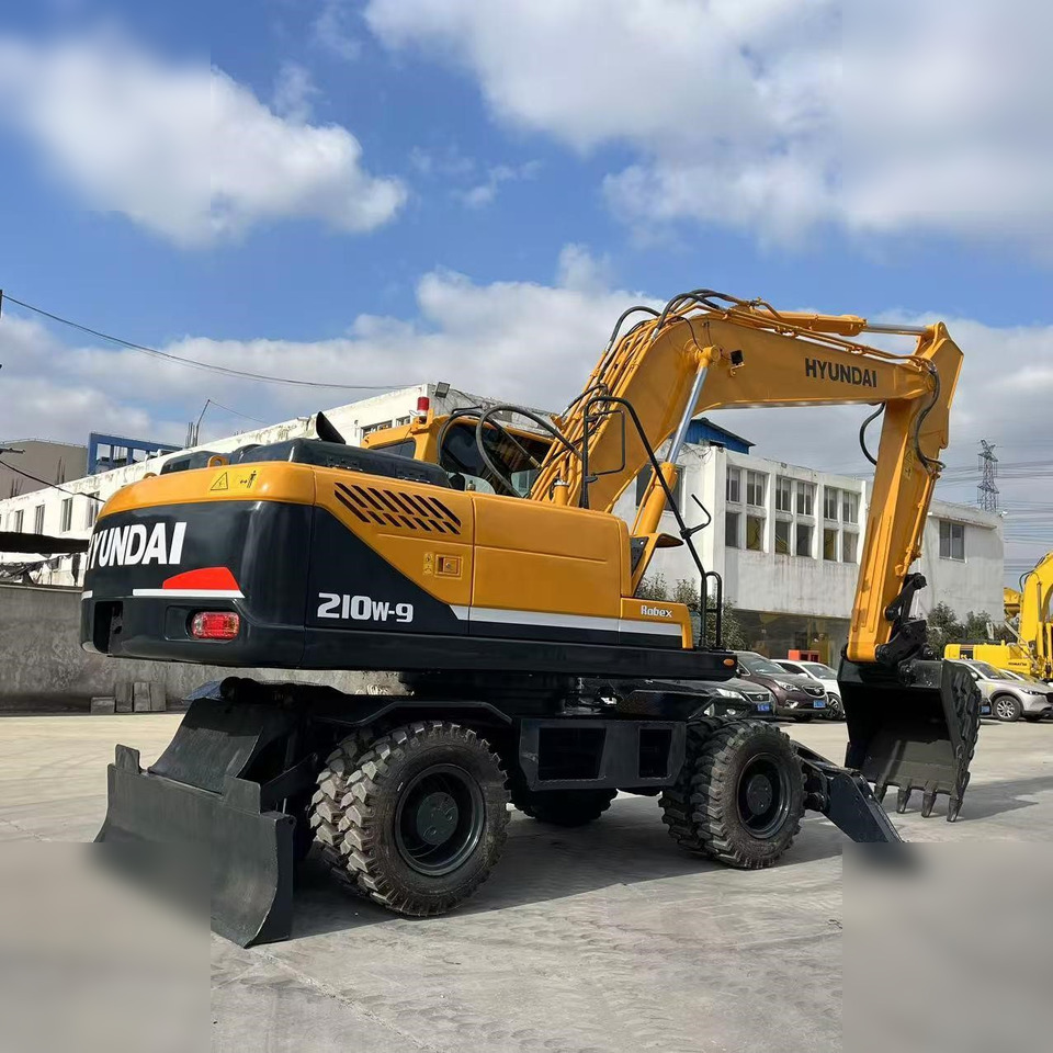 HYUNDAI ROBEX 210W-9 - Pelle sur pneus: photos 5 HYUNDAI ROBEX 210W-9 - Pelle sur pneus: photos 5