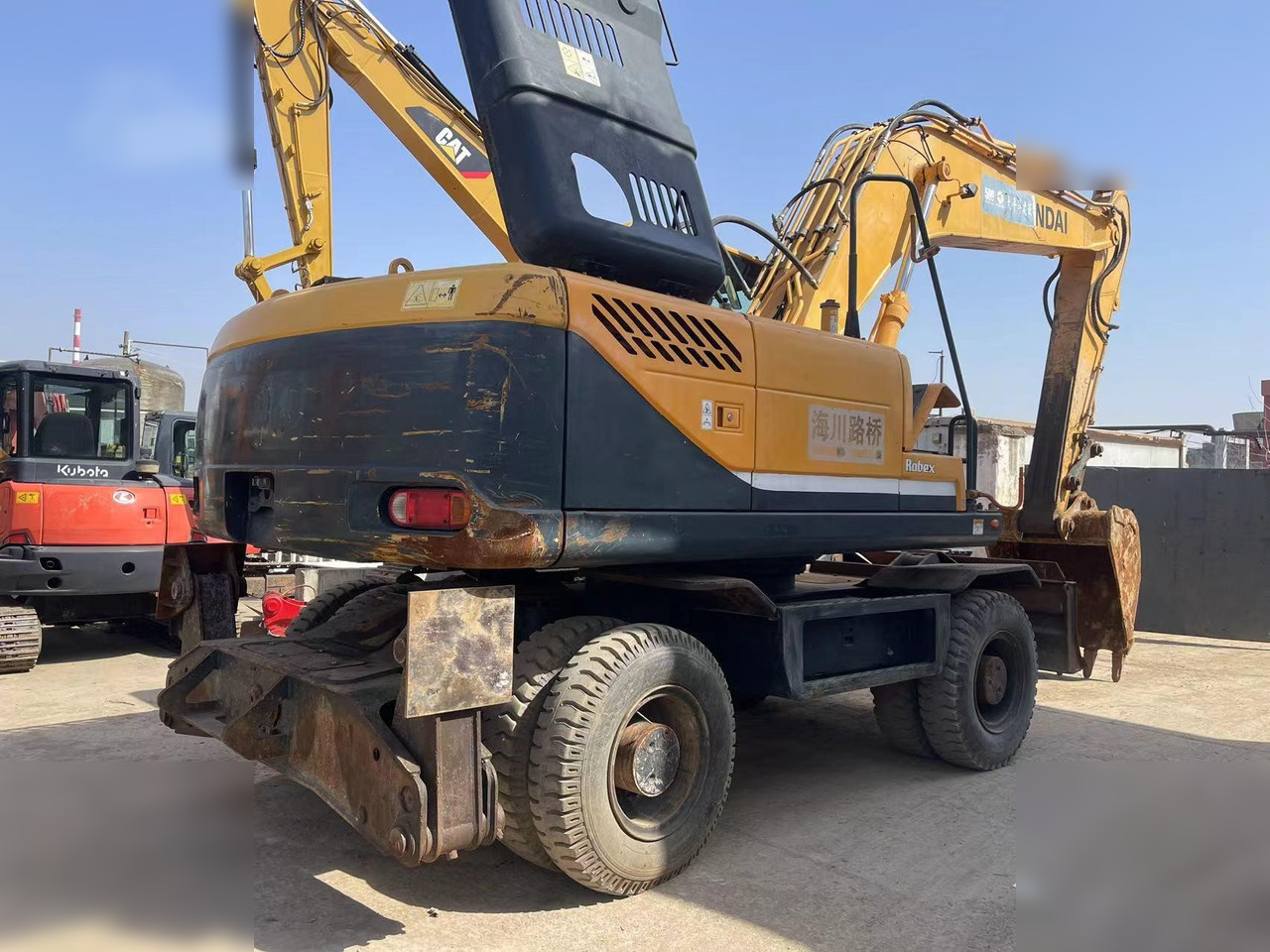 HYUNDAI ROBEX 210W-9 - Pelle sur pneus: photos 3 HYUNDAI ROBEX 210W-9 - Pelle sur pneus: photos 3