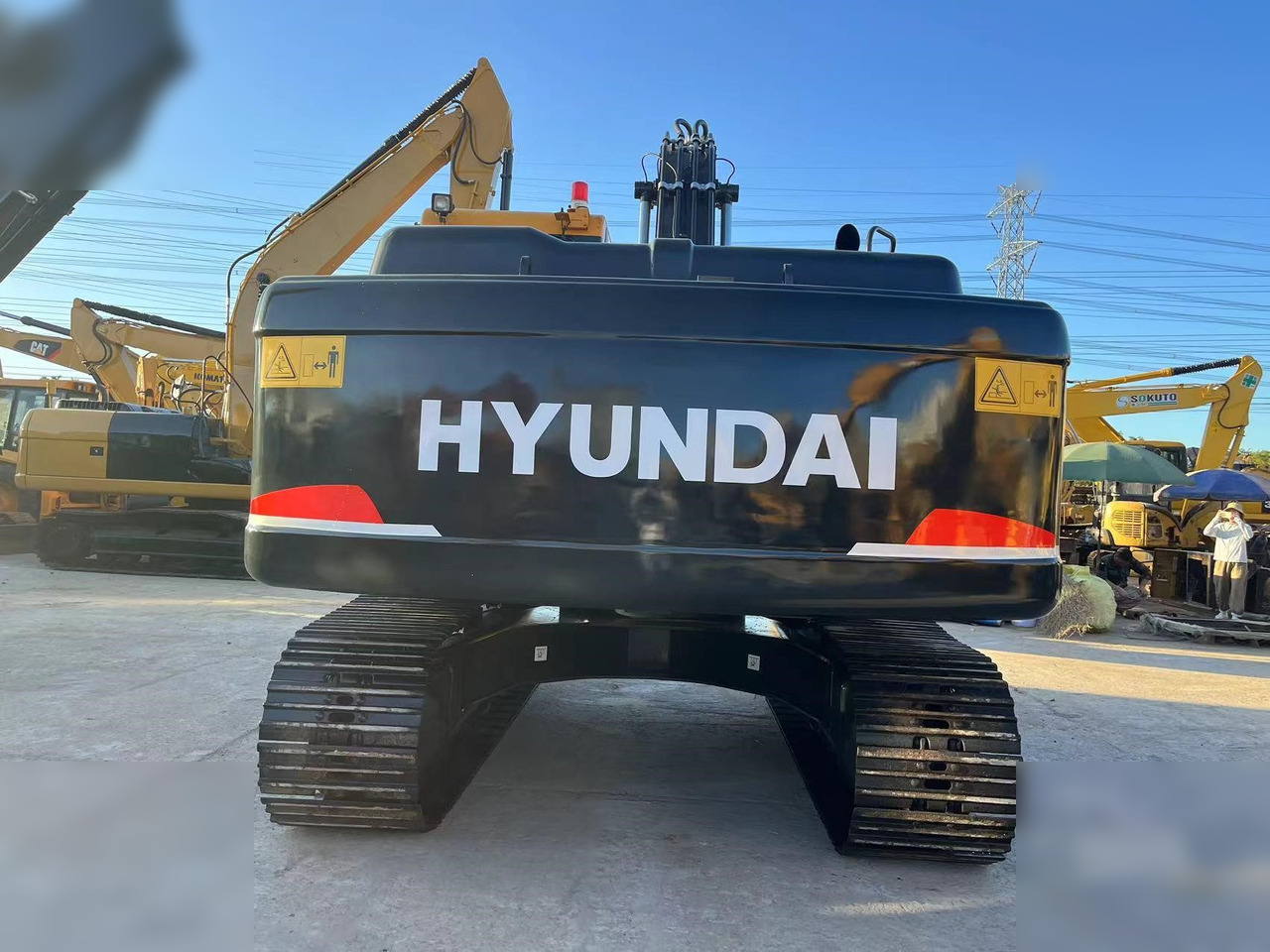 HYUNDAI ROBEX 220 LC-9S - Pelle sur chenille: photos 2 HYUNDAI ROBEX 220 LC-9S - Pelle sur chenille: photos 2