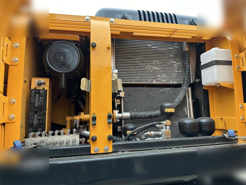 Pelle sur chenille HYUNDAI ROBEX 220 LC-9S: photos 9