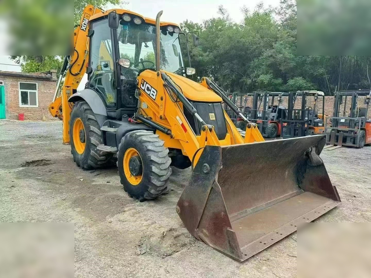 JCB 3CX - Tractopelle: photos 1 JCB 3CX - Tractopelle: photos 1