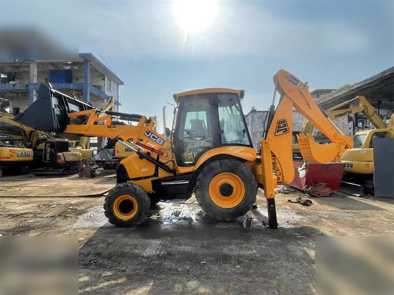 JCB 3CX - Tractopelle: photos 1 JCB 3CX - Tractopelle: photos 1