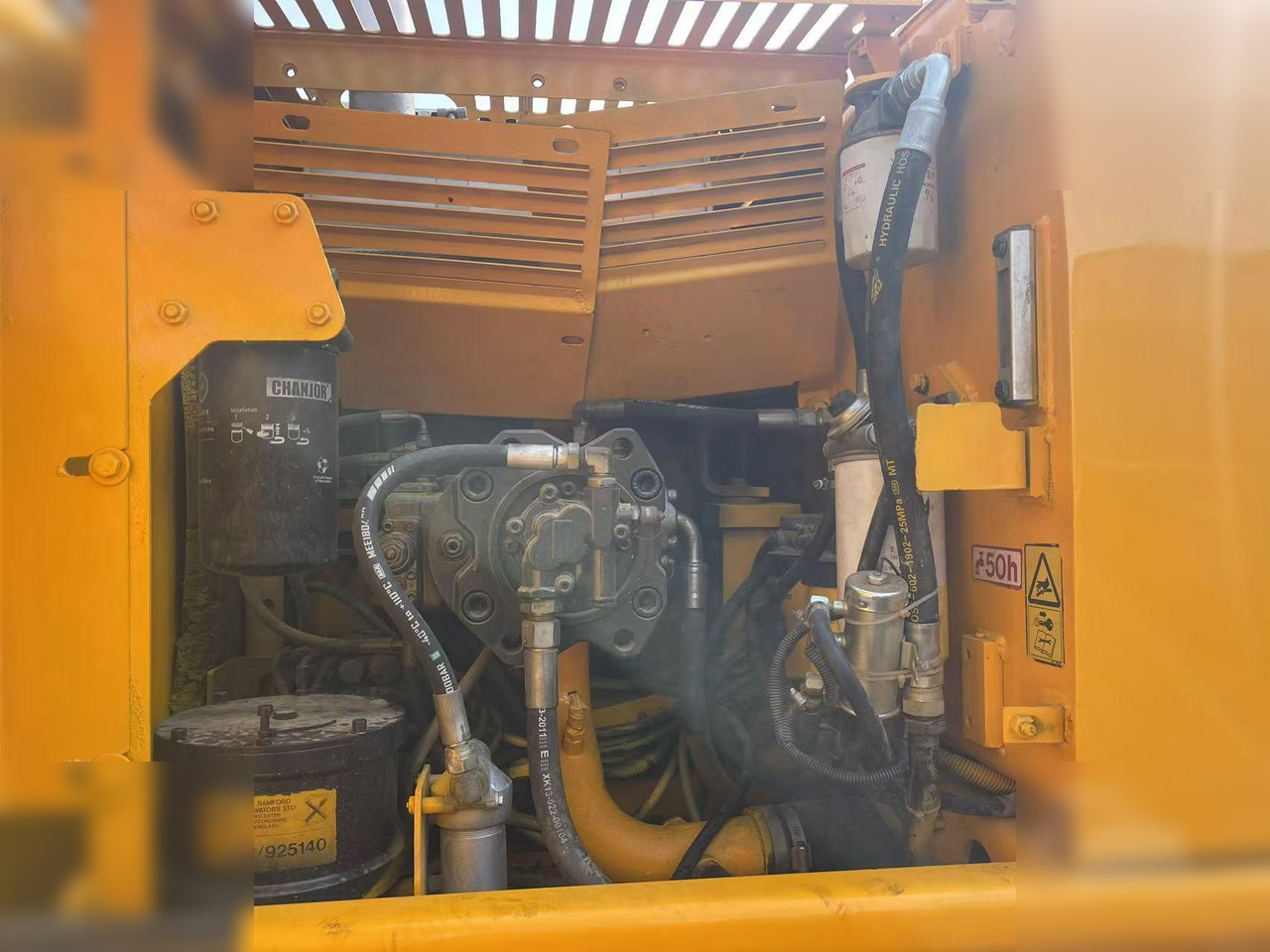 Pelle sur chenille JCB JS220 LC: photos 7