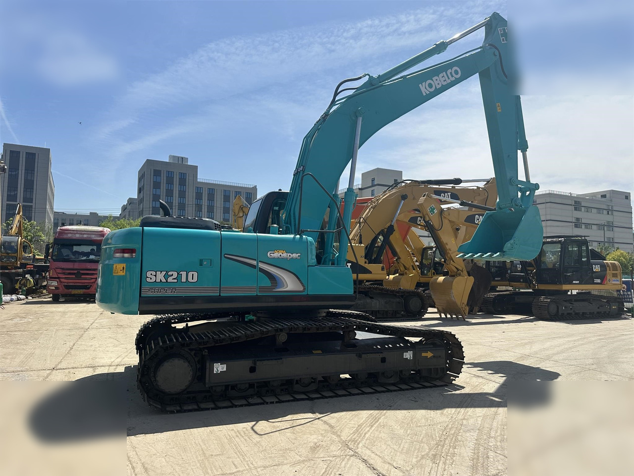KOBELCO SK210 LC-8 - Pelle sur chenille: photos 2 KOBELCO SK210 LC-8 - Pelle sur chenille: photos 2