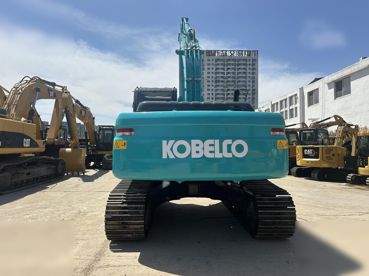 KOBELCO SK210 LC-8 - Pelle sur chenille: photos 4 KOBELCO SK210 LC-8 - Pelle sur chenille: photos 4