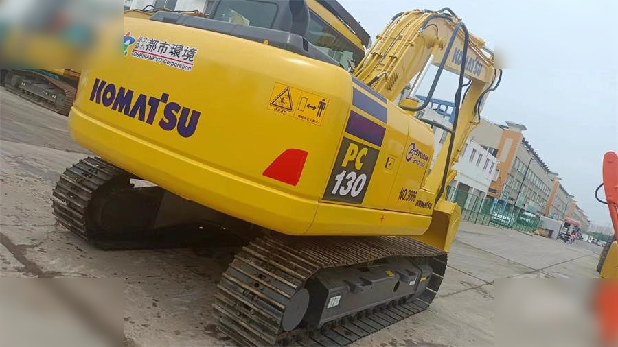 KOMATSU PC130-7 - Pelle sur chenille: photos 5 KOMATSU PC130-7 - Pelle sur chenille: photos 5