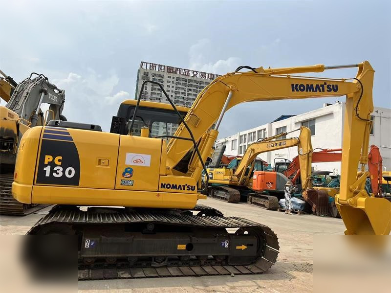 KOMATSU PC130-7 - Pelle sur chenille: photos 3 KOMATSU PC130-7 - Pelle sur chenille: photos 3