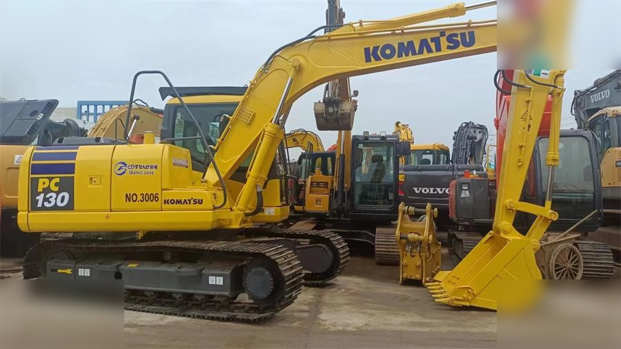 KOMATSU PC130-7 - Pelle sur chenille: photos 3 KOMATSU PC130-7 - Pelle sur chenille: photos 3