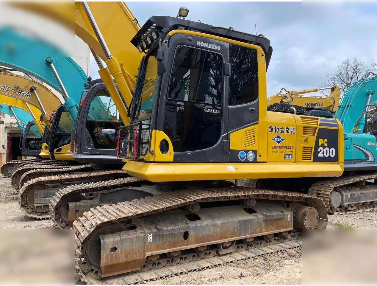 KOMATSU PC200-8 - Pelle sur chenille: photos 1 KOMATSU PC200-8 - Pelle sur chenille: photos 1