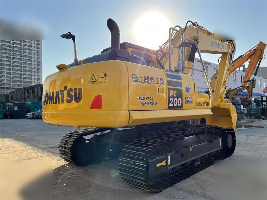 KOMATSU PC200-8 - Pelle sur chenille: photos 3 KOMATSU PC200-8 - Pelle sur chenille: photos 3