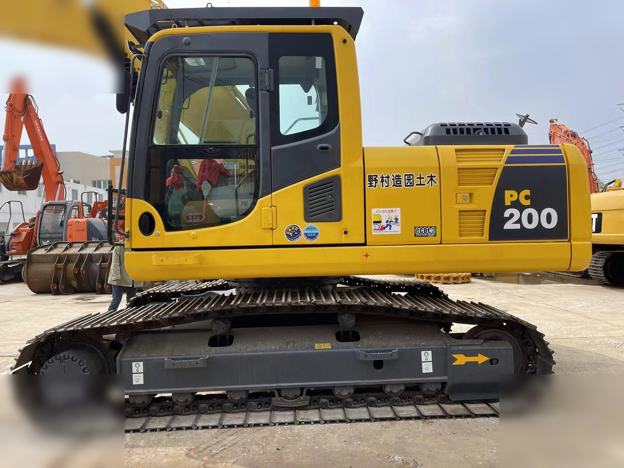KOMATSU PC200-8 - Pelle sur chenille: photos 2 KOMATSU PC200-8 - Pelle sur chenille: photos 2