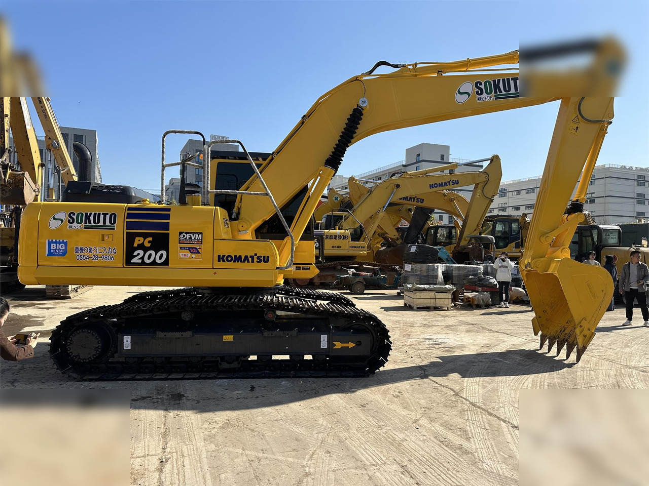 KOMATSU PC200-8 - Pelle sur chenille: photos 3 KOMATSU PC200-8 - Pelle sur chenille: photos 3
