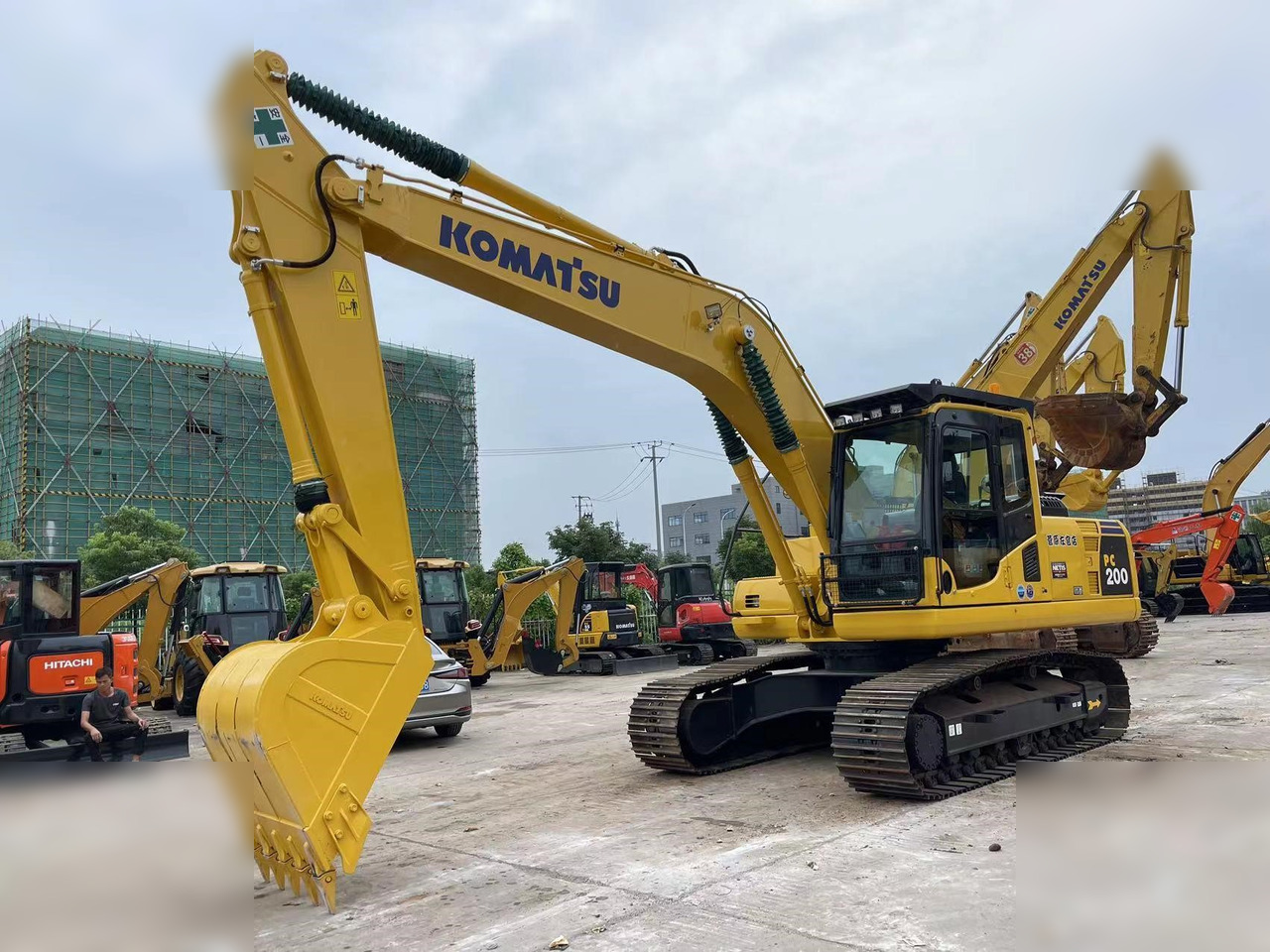 KOMATSU PC200-8N1 - Pelle sur chenille: photos 2 KOMATSU PC200-8N1 - Pelle sur chenille: photos 2