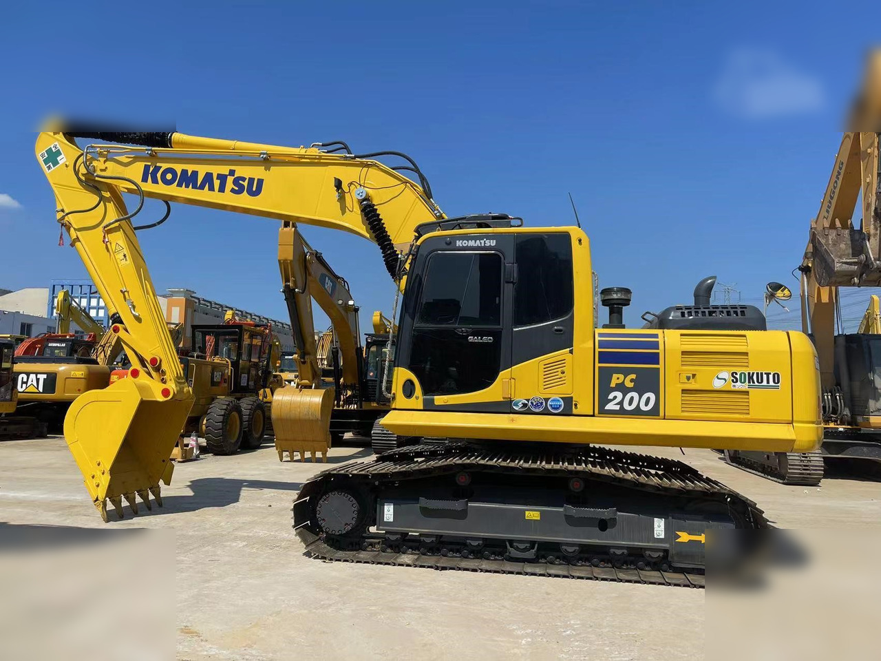 KOMATSU PC200-8N1 - Pelle sur chenille: photos 1 KOMATSU PC200-8N1 - Pelle sur chenille: photos 1