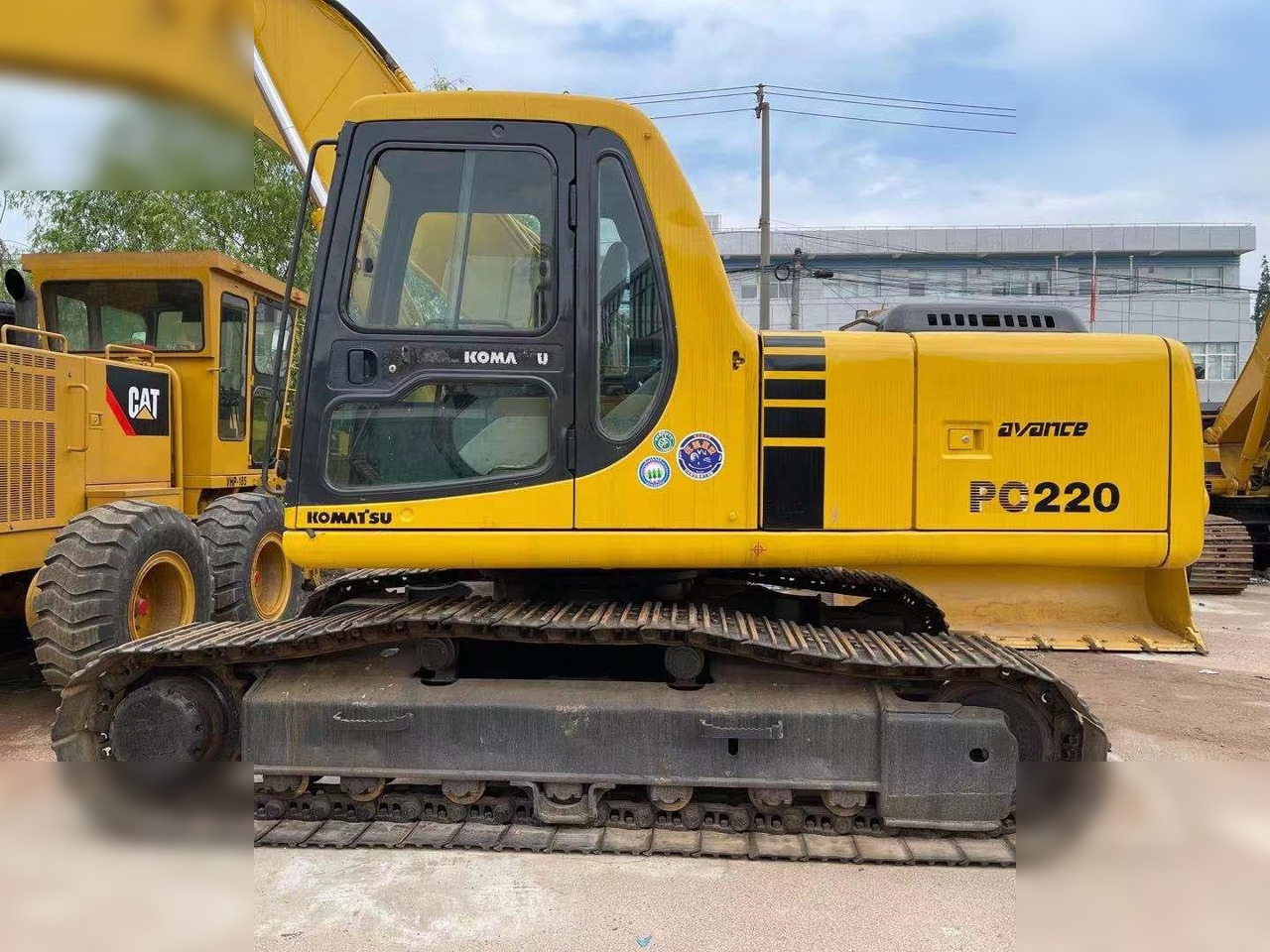KOMATSU PC220-6 - Pelle sur chenille: photos 2 KOMATSU PC220-6 - Pelle sur chenille: photos 2