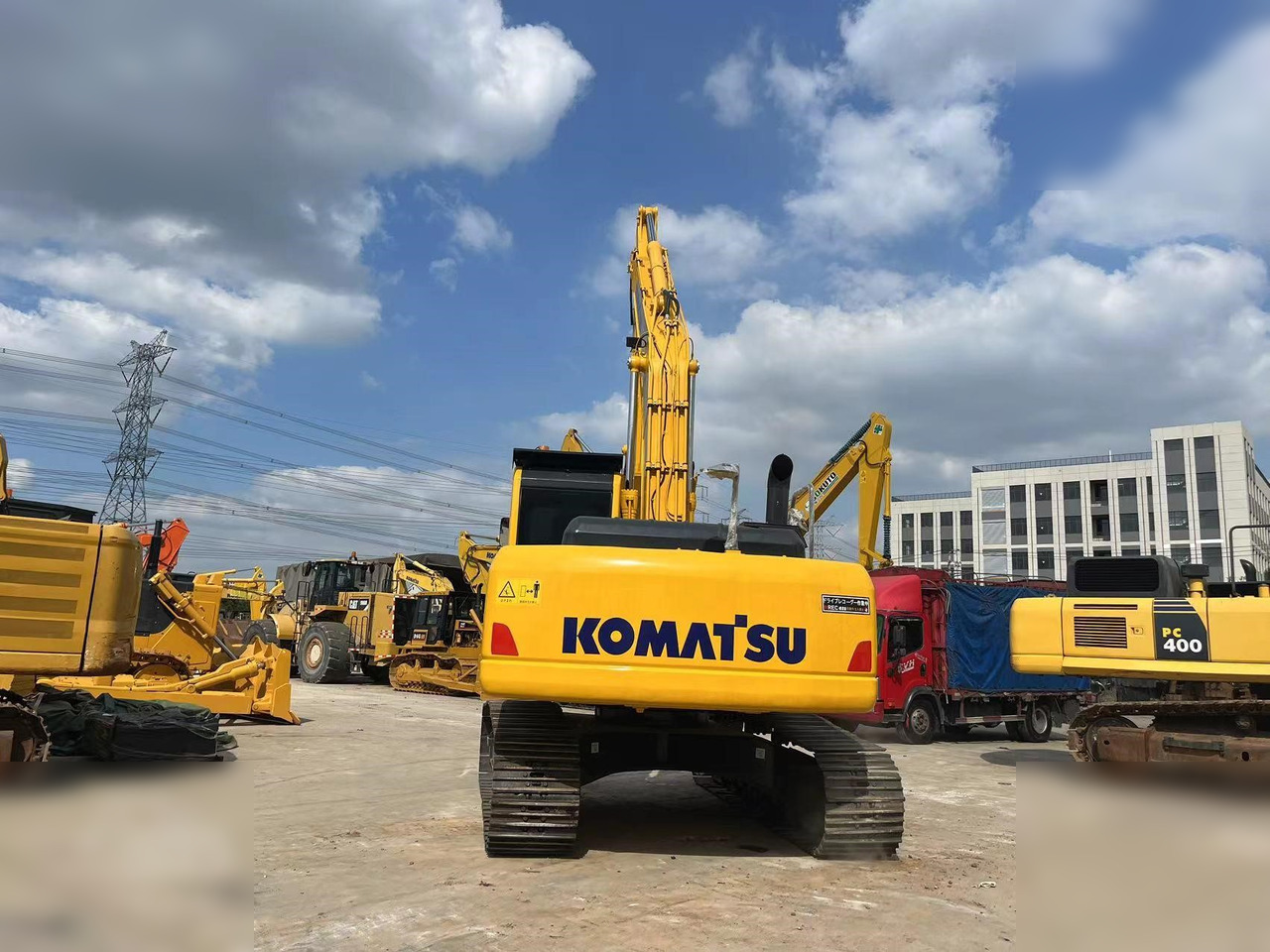 KOMATSU PC220-8 - Pelle sur chenille: photos 3 KOMATSU PC220-8 - Pelle sur chenille: photos 3