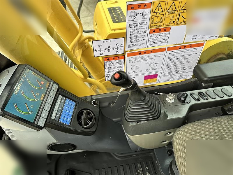 Pelle sur chenille KOMATSU PC240 LC-8: photos 11