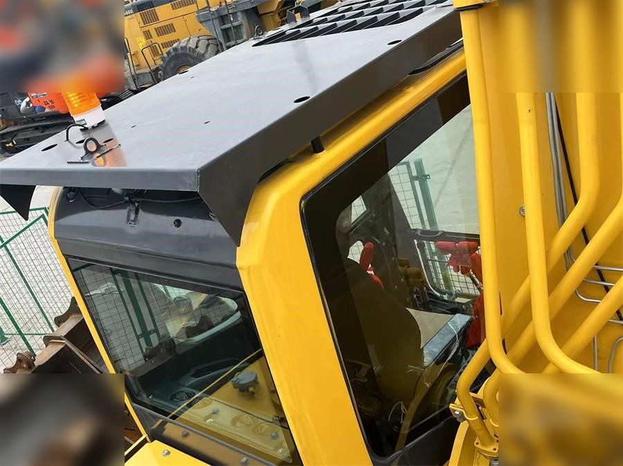 KOMATSU PC300-8 - Pelle sur chenille: photos 5 KOMATSU PC300-8 - Pelle sur chenille: photos 5