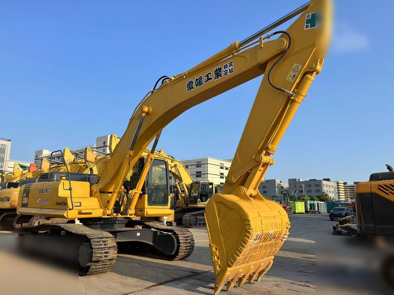 KOMATSU PC350-7 - Pelle sur chenille: photos 2 KOMATSU PC350-7 - Pelle sur chenille: photos 2