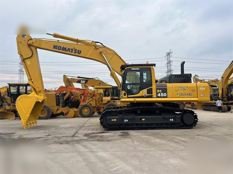 KOMATSU PC450-8 - Pelle sur chenille: photos 1 KOMATSU PC450-8 - Pelle sur chenille: photos 1