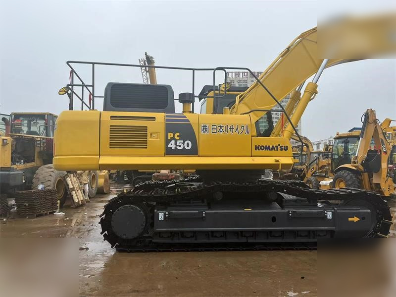 KOMATSU PC450-8 - Pelle sur chenille: photos 2 KOMATSU PC450-8 - Pelle sur chenille: photos 2