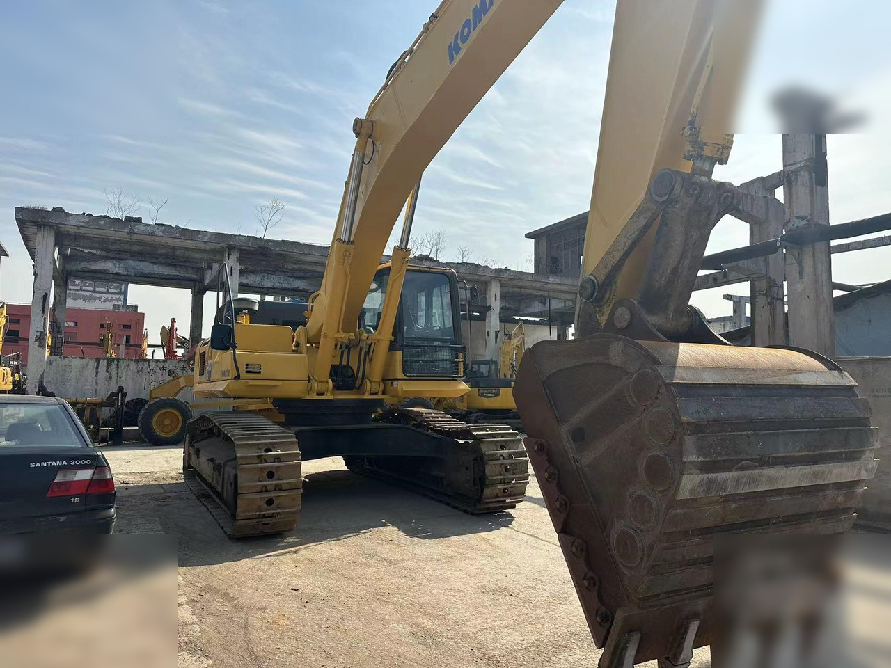 KOMATSU PC460 LC-8 - Pelle sur chenille: photos 3 KOMATSU PC460 LC-8 - Pelle sur chenille: photos 3