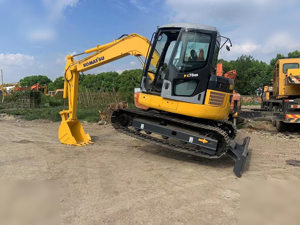 KOMATSU PC78US-6 - Pelle sur chenille: photos 1 KOMATSU PC78US-6 - Pelle sur chenille: photos 1