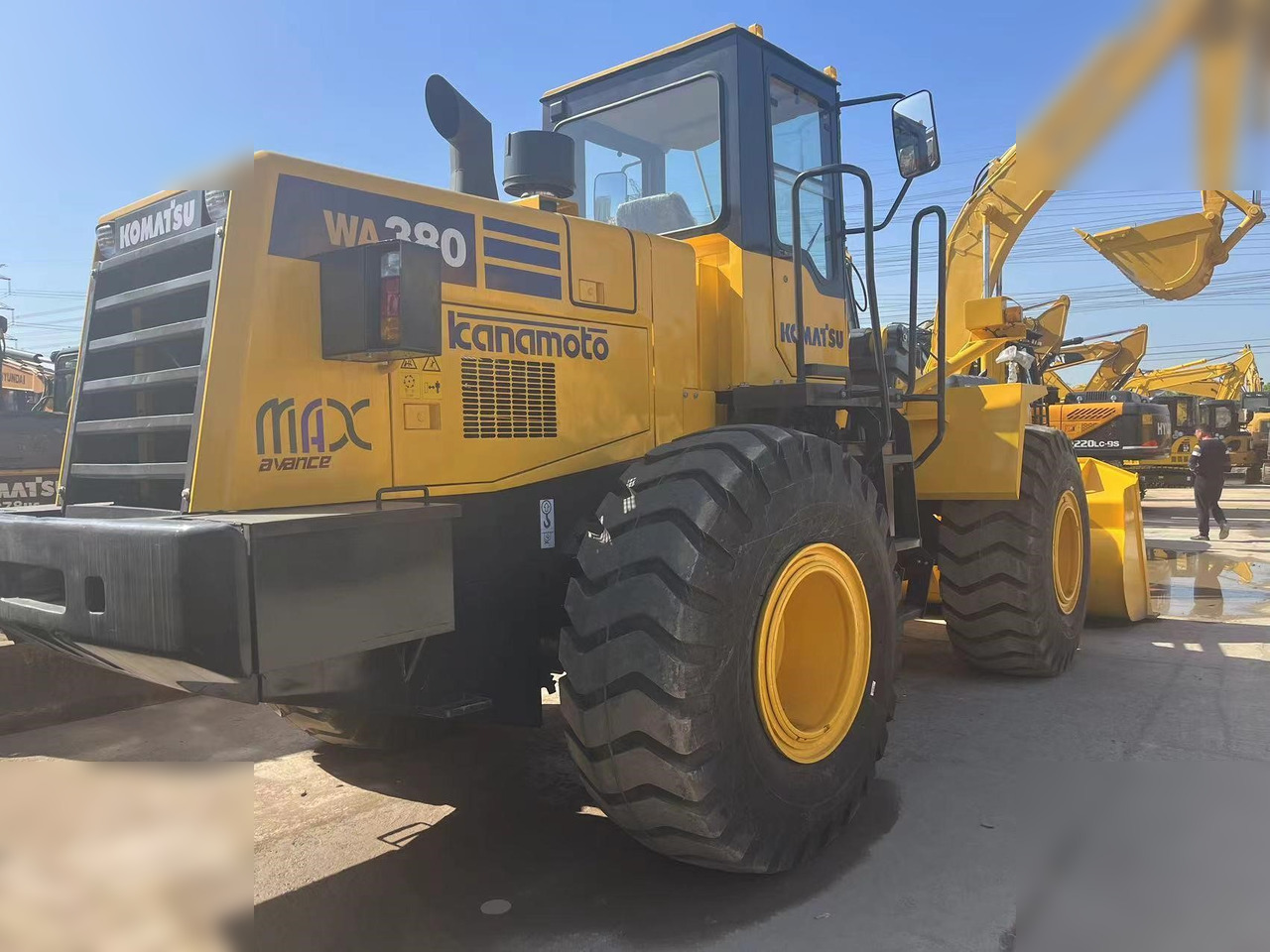 KOMATSU WA320-3 - Chargeuse sur pneus: photos 2 KOMATSU WA320-3 - Chargeuse sur pneus: photos 2