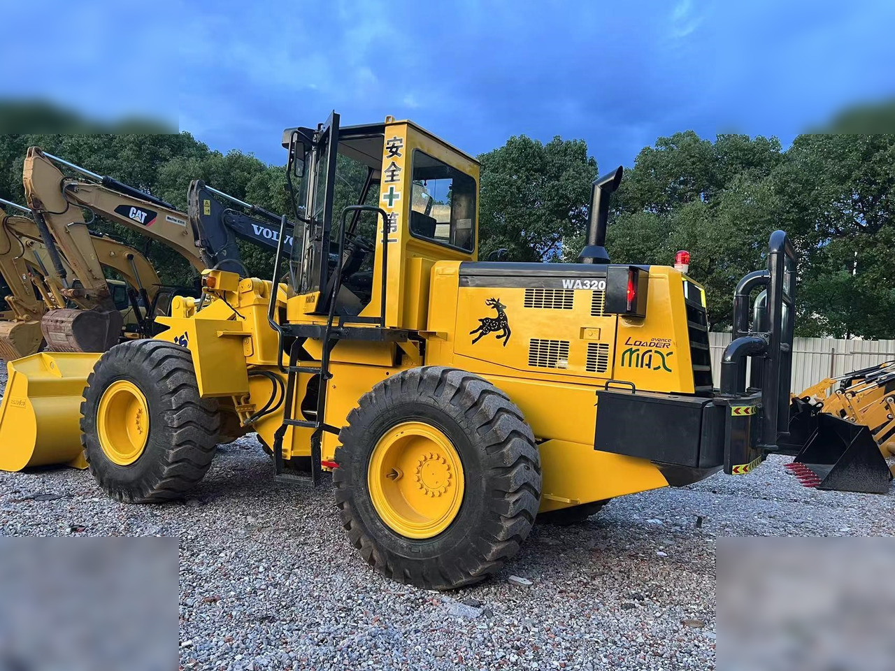 KOMATSU WA320-3 - Chargeuse sur pneus: photos 2 KOMATSU WA320-3 - Chargeuse sur pneus: photos 2