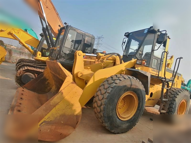 KOMATSU WA320-3 - Chargeuse sur pneus: photos 1 KOMATSU WA320-3 - Chargeuse sur pneus: photos 1