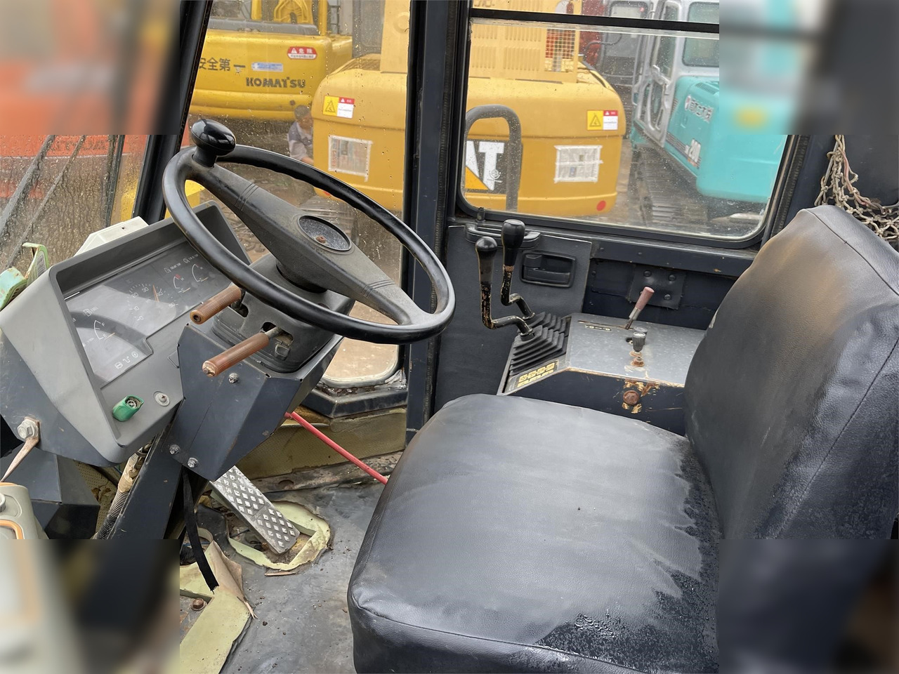 KOMATSU WA380-3 - Chargeuse sur pneus: photos 5 KOMATSU WA380-3 - Chargeuse sur pneus: photos 5