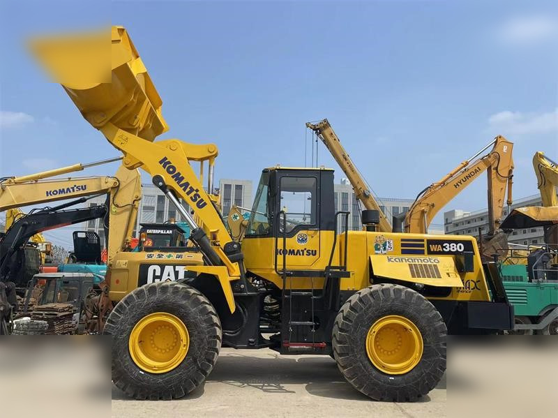 KOMATSU WA380-3 - Chargeuse sur pneus: photos 1 KOMATSU WA380-3 - Chargeuse sur pneus: photos 1