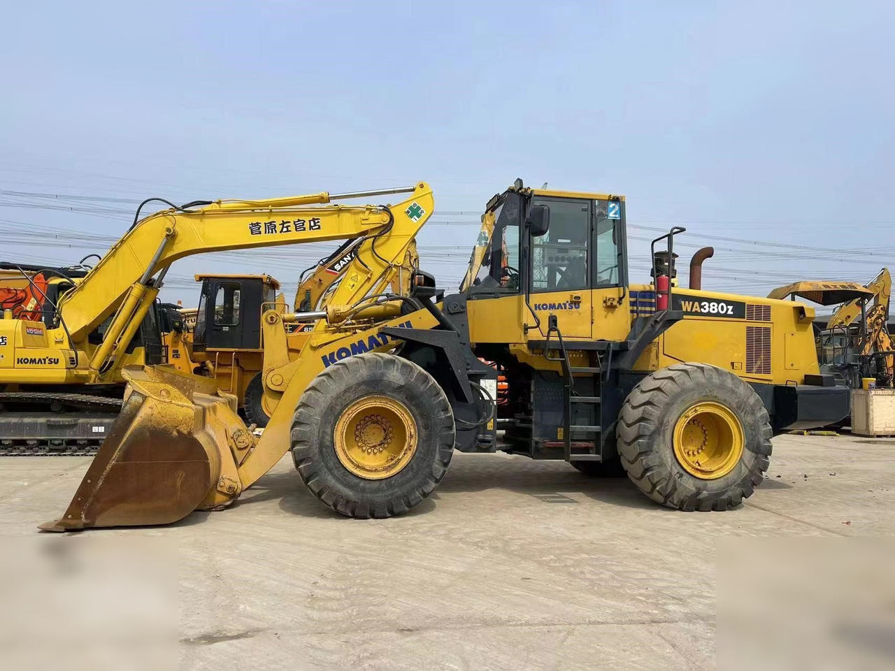 KOMATSU WA380Z-6 - Chargeuse sur pneus: photos 1 KOMATSU WA380Z-6 - Chargeuse sur pneus: photos 1