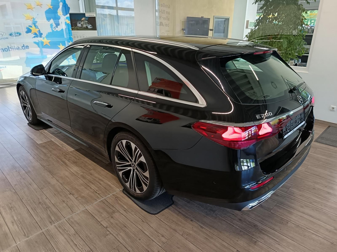 Mercedes-Benz E 200 Avantgarde Advanced*PSD*LED*NAVI*ACC* - Voiture break: photos 4 Mercedes-Benz E 200 Avantgarde Advanced*PSD*LED*NAVI*ACC* - Voiture break: photos 4