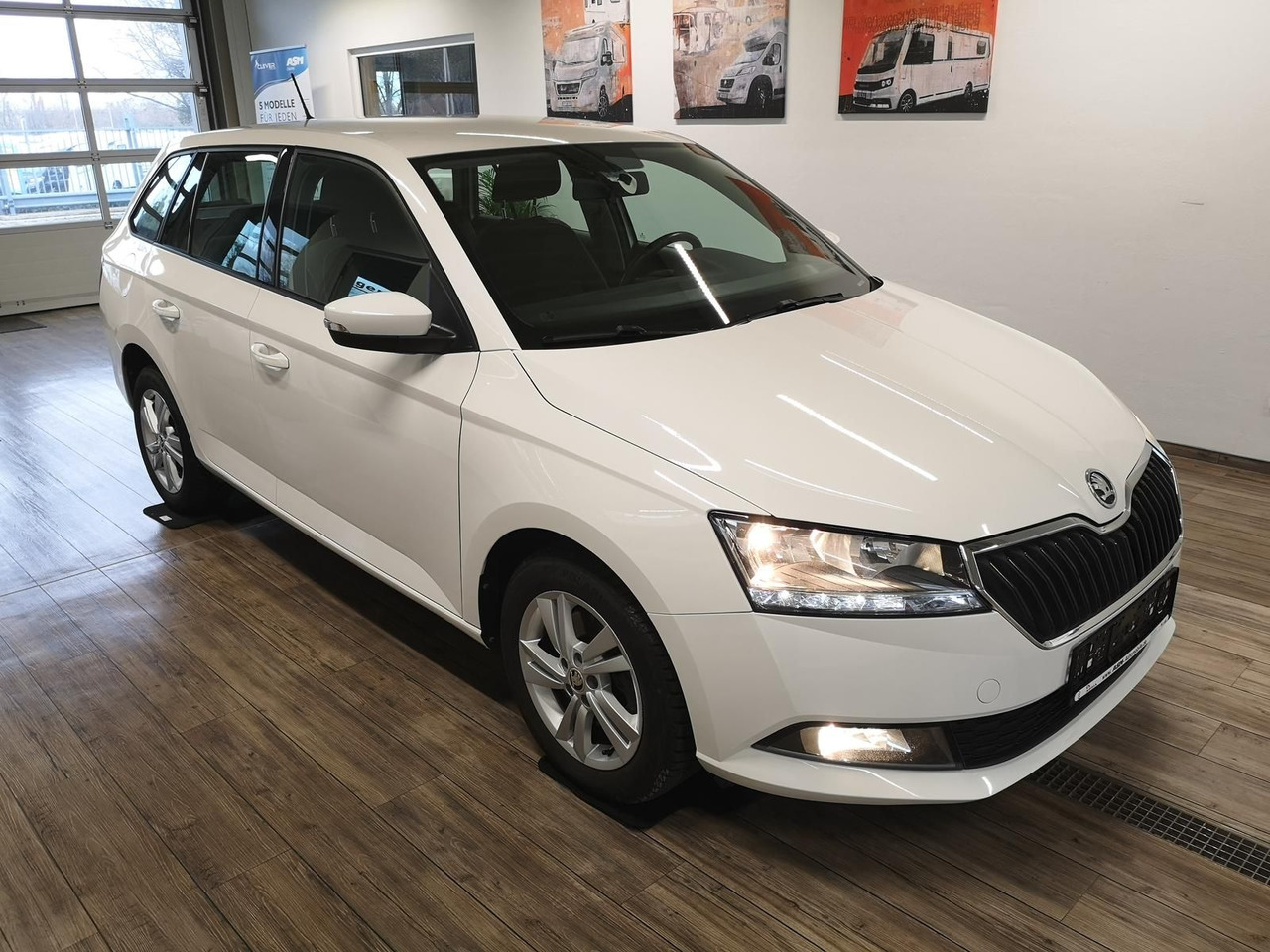 Skoda Fabia Combi Ambition 1.0TSI 81kW+R-KAM+PDC+KLIMA - Voiture break: photos 2 Skoda Fabia Combi Ambition 1.0TSI 81kW+R-KAM+PDC+KLIMA - Voiture break: photos 2