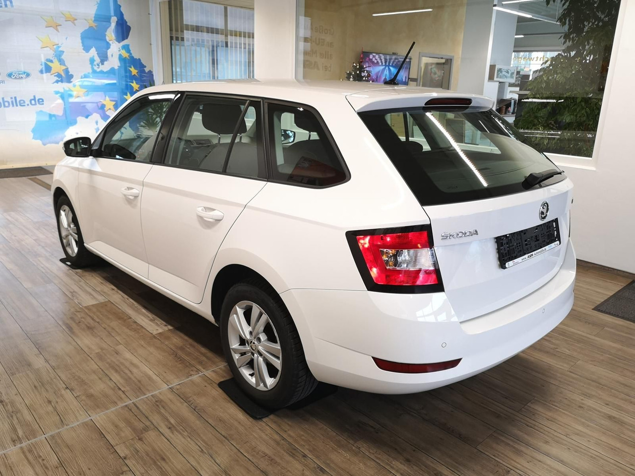 Skoda Fabia Combi Ambition 1.0TSI 81kW+R-KAM+PDC+KLIMA - Voiture break: photos 3 Skoda Fabia Combi Ambition 1.0TSI 81kW+R-KAM+PDC+KLIMA - Voiture break: photos 3