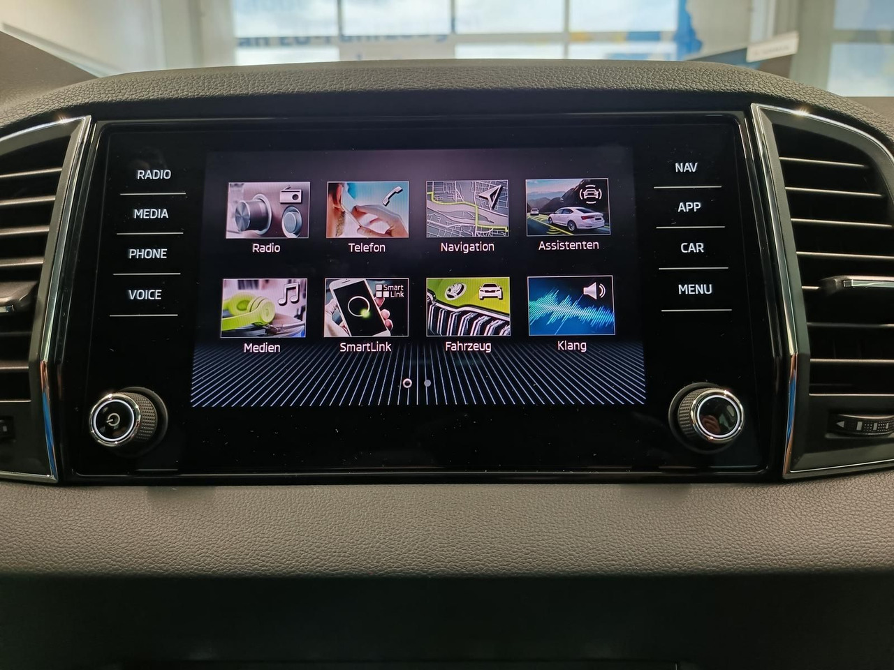 SUV Skoda Karoq Style 1,5TSI DSG*AHK-VORBER*NAVI*LED*R-KAM: photos 11 SUV Skoda Karoq Style 1,5TSI DSG*AHK-VORBER*NAVI*LED*R-KAM: photos 11