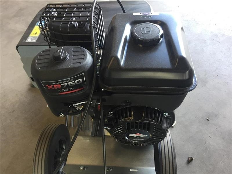 Kwern Greenbuster Pro III 8x3 Inkl. afdækningsskær - Matériel de jardinage: photos 3 Kwern Greenbuster Pro III 8x3 Inkl. afdækningsskær - Matériel de jardinage: photos 3