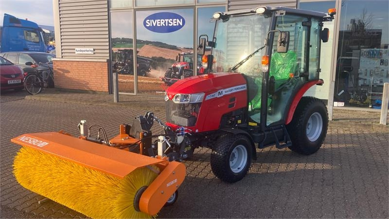 Massey Ferguson 1740 HC Frontlift/pto og 150 cm fejemaskine - Tracteur communal: photos 1 Massey Ferguson 1740 HC Frontlift/pto og 150 cm fejemaskine - Tracteur communal: photos 1