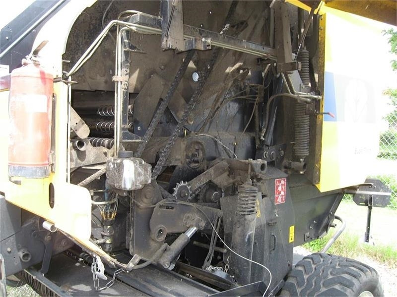 New Holland BR7070 med SUPER FEED - Presse à balles rondes: photos 5 New Holland BR7070 med SUPER FEED - Presse à balles rondes: photos 5