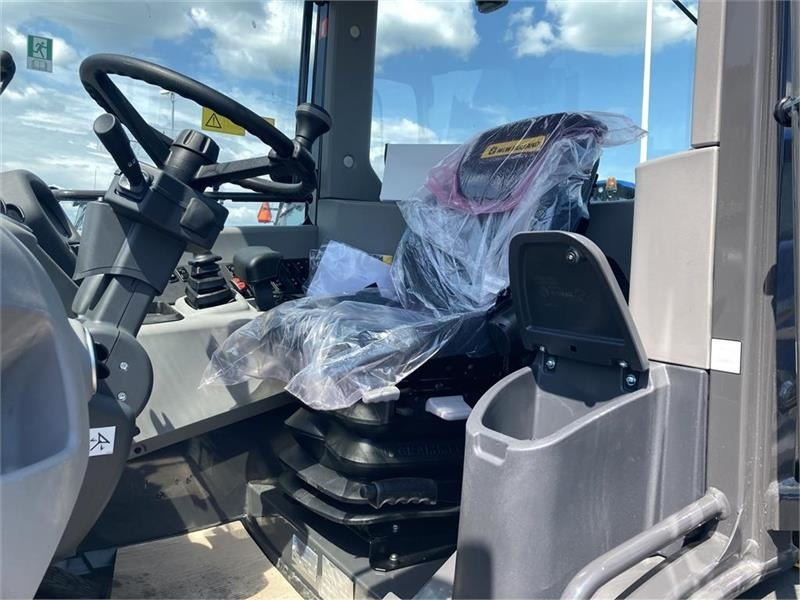 New Holland W80C ZR-HS Long Reach - High Speed - Chargeuse sur pneus: photos 5 New Holland W80C ZR-HS Long Reach - High Speed - Chargeuse sur pneus: photos 5