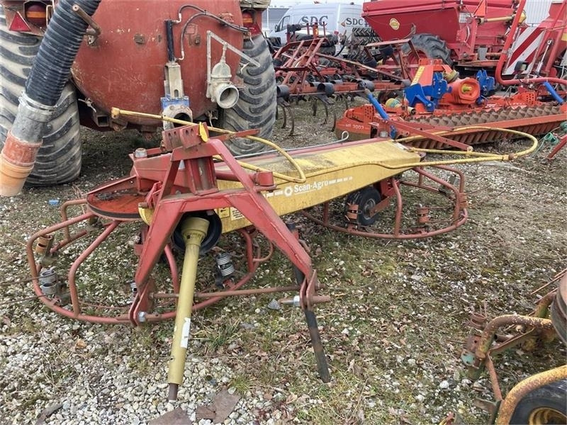 Scan-Rake SR 400 - Faneuse: photos 1 Scan-Rake SR 400 - Faneuse: photos 1