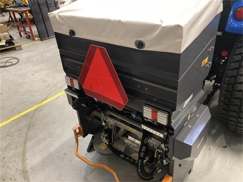 Timan CS-200 Combispreder 300 liter til traktor  - Epandeur de sable pour Véhicule de voirie/ Spécial: photos 1 Timan CS-200 Combispreder 300 liter til traktor  - Epandeur de sable pour Véhicule de voirie/ Spécial: photos 1