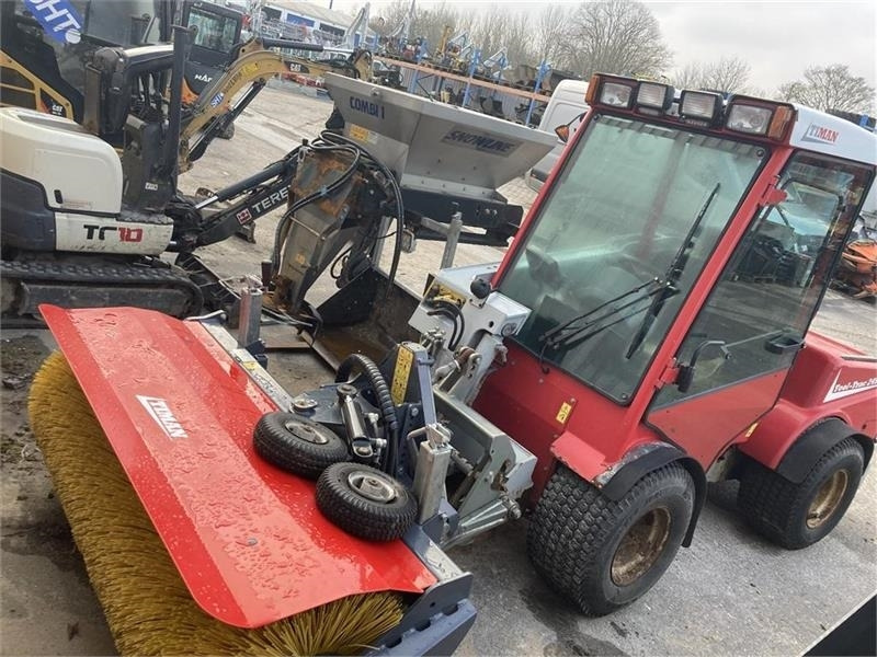 Timan Tool-Trac 245 - Tracteur communal: photos 2 Timan Tool-Trac 245 - Tracteur communal: photos 2