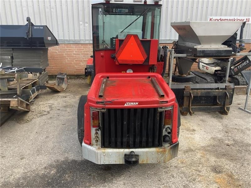 Timan Tool-Trac 245 - Tracteur communal: photos 4 Timan Tool-Trac 245 - Tracteur communal: photos 4