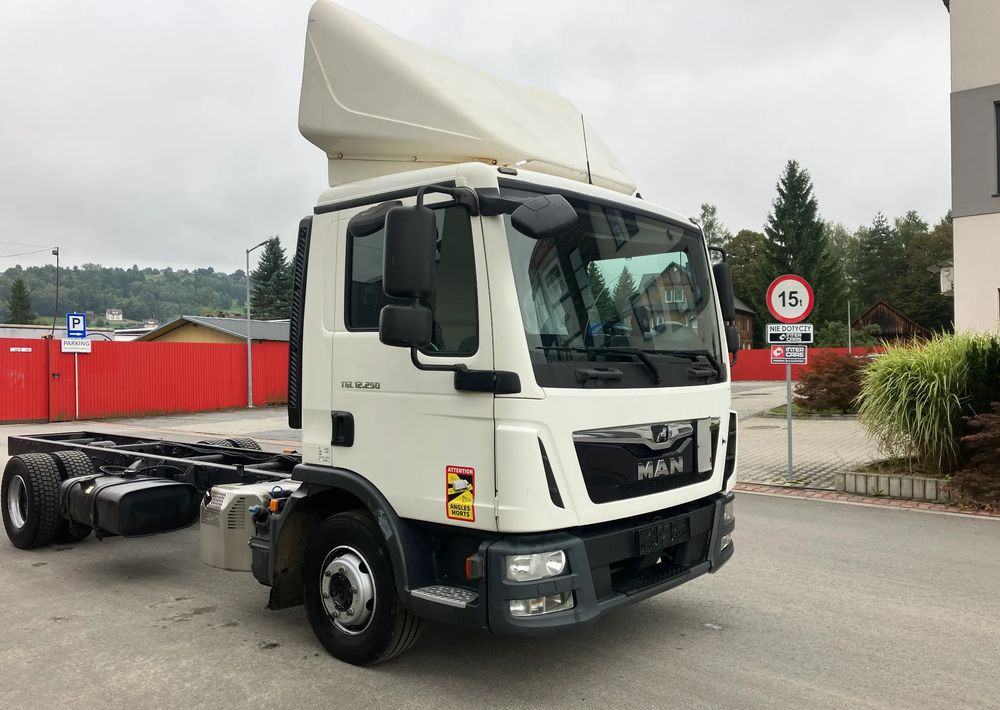 MAN Man TGM 12.250 euro 6 ramo do zabudowy Pomoc drogowa laweta kiper - Châssis cabine: photos 2 MAN Man TGM 12.250 euro 6 ramo do zabudowy Pomoc drogowa laweta kiper - Châssis cabine: photos 2
